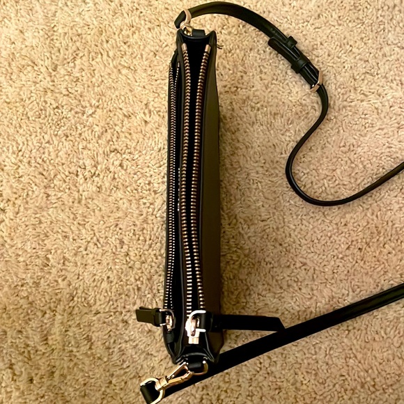 Kate Spade ♠️ Crossbody. Lightly used. - Picture 3 of 11